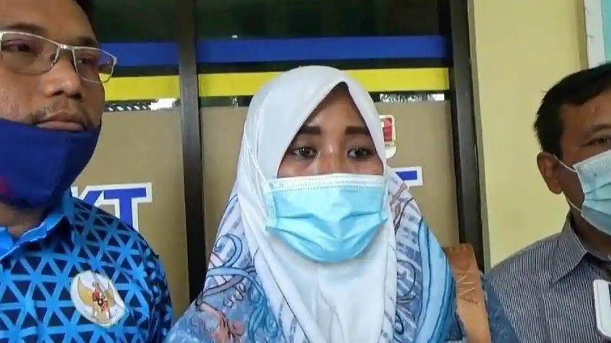 Bu Kades yang Dikabarkan Selingkuh dengan Staf-nya Itu Buka Suara, Tegaskan Masih Berbusana