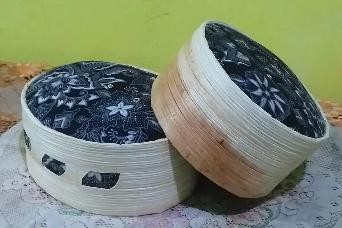 UMKM Jambi Ini Hadirkan Peci dari Pelepah Pinang, Tahan Air dan Awet