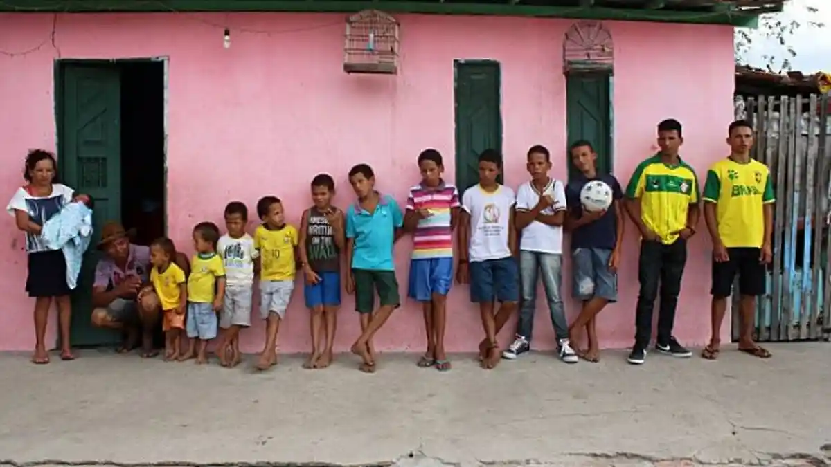 Sudah Punya 13 Anak, Petani Ini Rencana Terus Nambah Karena Alasan yang Unik