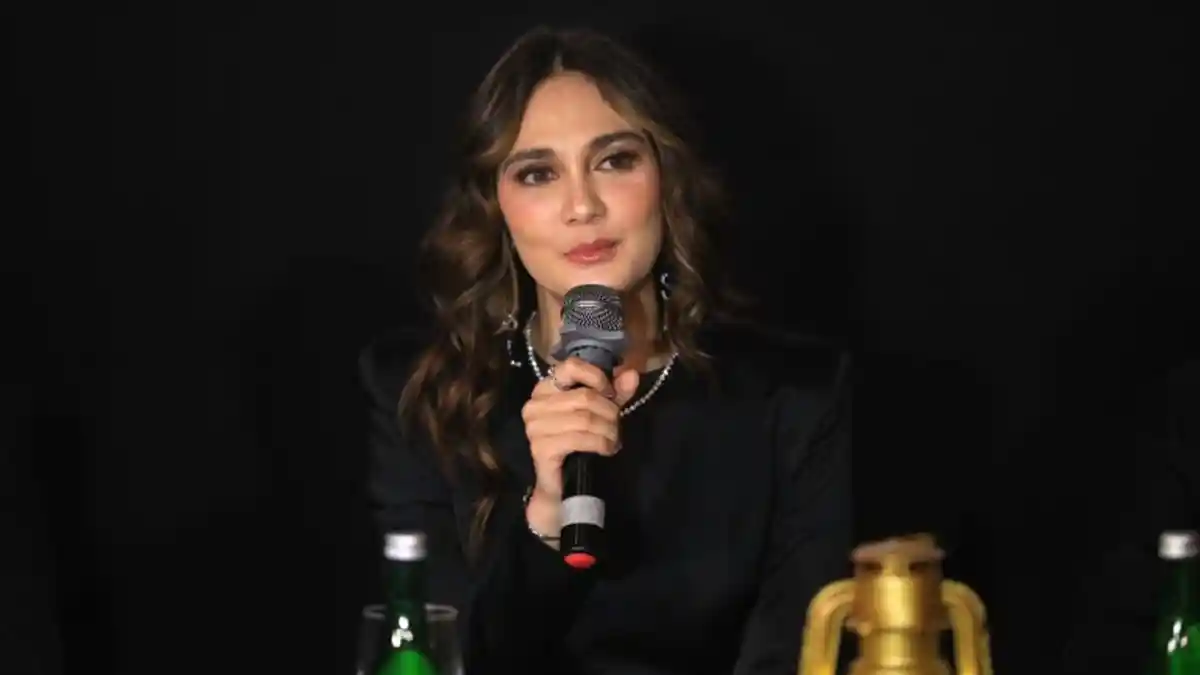Jadi Host Acara Konser BTS, Luna Maya Trending Topik, Para Army Titip Salam untuk Idola