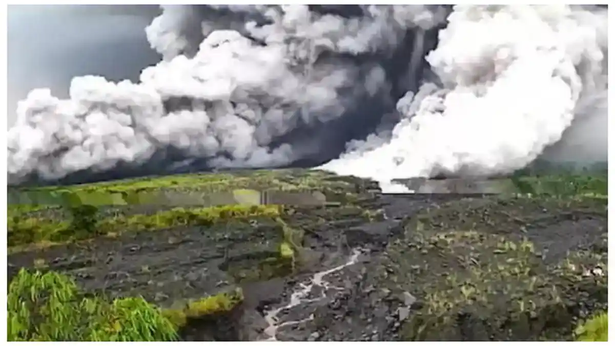 Semeru Kembali Bergejolak, Lahar Dingin Mengalir Setelah Letusan Sekunder