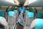 Bersih-bersih Pesawat Bombardier CRJ 1000 NextGen Garuda