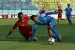 pemain-psim-yogyakarta-dicky-prayoga-kanan-berebut-bola_20180117_155208.jpg
