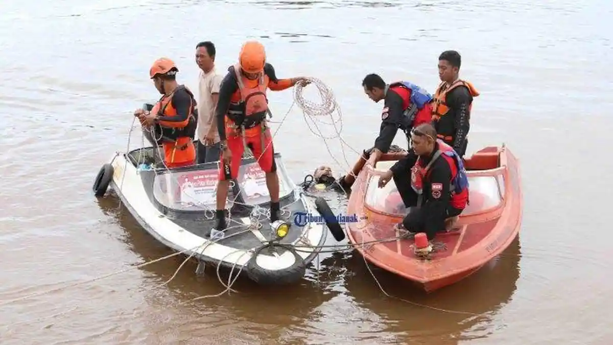 Sosok M Iqbal Zafarullah Plt Ketua Golkar Kubu Raya Terjun ke Sungai Kapuas, Baru Daftar Caleg