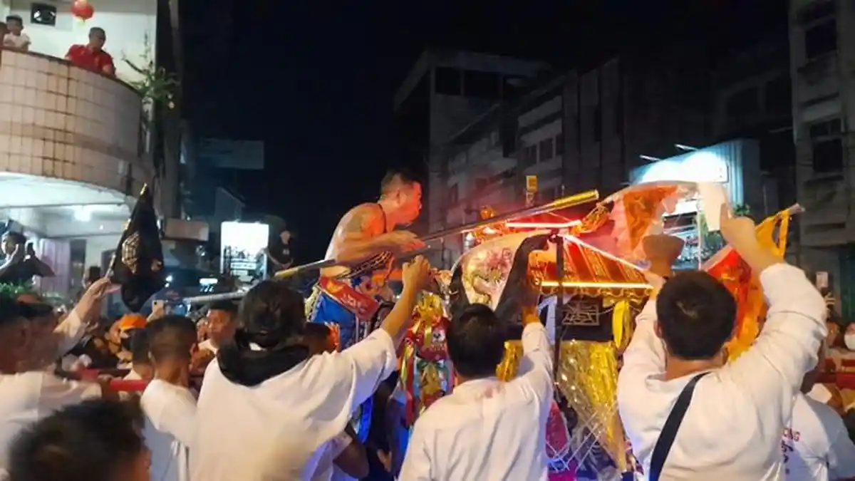 'Kera Sakti' Sun Go Kong Muncul saat Acara Cap Go Meh di Manado, Beratraksi dan Obati Orangtua