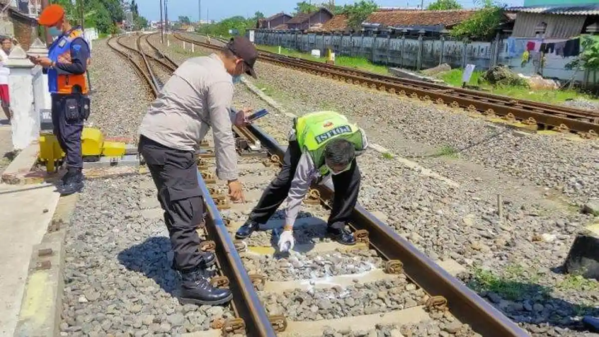 Pulang Sepedaan Terobos Palang Pintu Kereta Api, Anggota DPRD Kendal Meninggal Dunia:Abai Peringatan