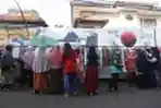 Berbagi Pakaian Bekas Layak Pakai