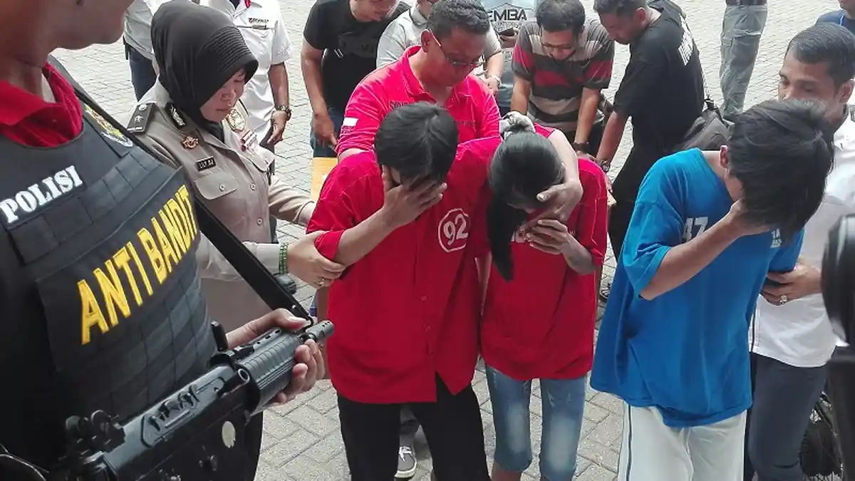 Maling Motor di Mampang Prapatan Ini Jadi Bulan-bulanan Massa Saat Aksinya Kepergok Warga