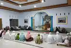 puluhan-remaja-masjid-di-desa-lantang-tallang_20181005_102319.jpg