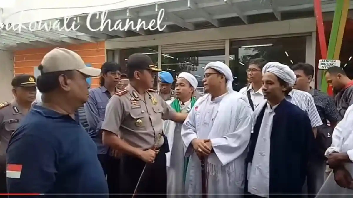 Viral, Video Kapolres Sragen Marahi Pimpinan Ormas yang Ingin Masuk Swalayan Periksa Atribut Natal