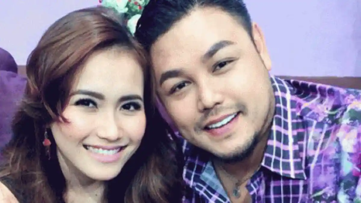 Pajang Sketsa Gaun Pengantin, Ivan Gunawan Ucapkan Happy Wedding untuk Ayu Ting Ting