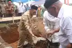 bupati-loekman-djoyosoemarto-melakukan-peletakan-batu-pertama.jpg