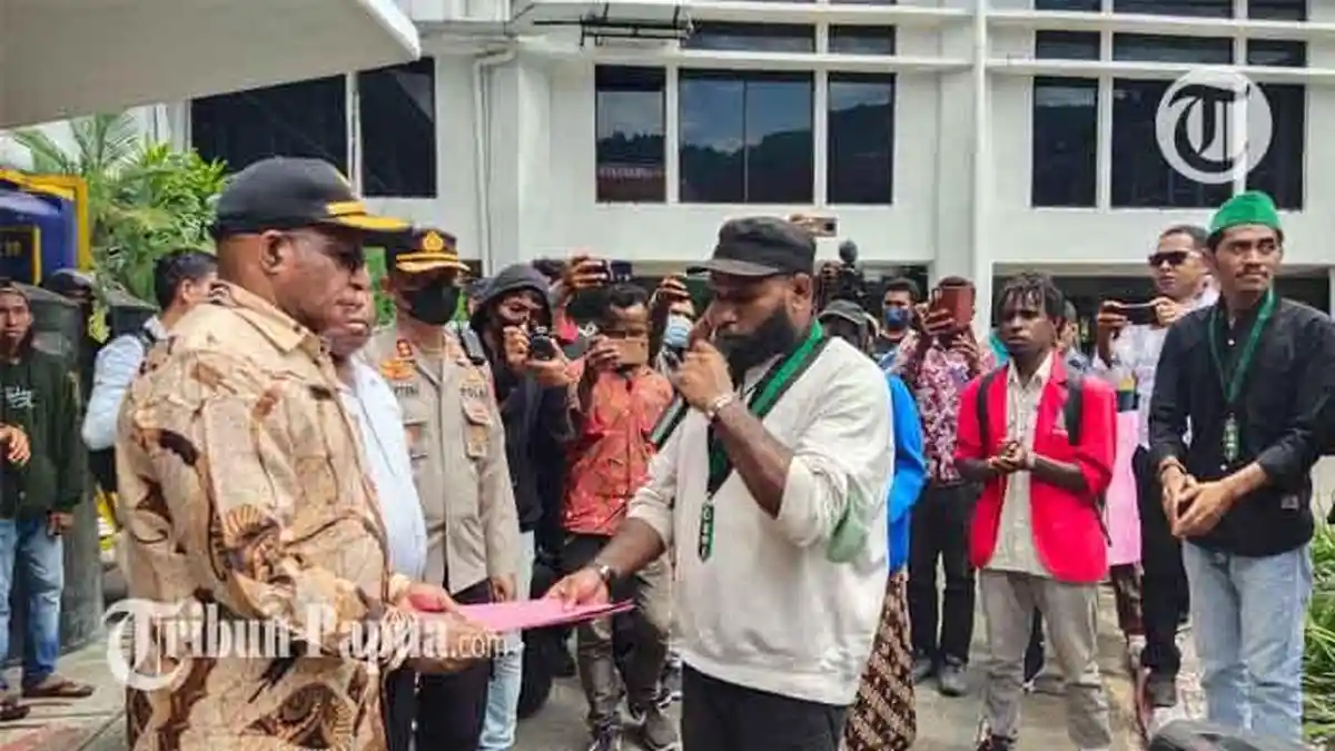 Duduki Kantor DPR Papua, Massa Pendemo Tolak Kenaikan Harga BBM