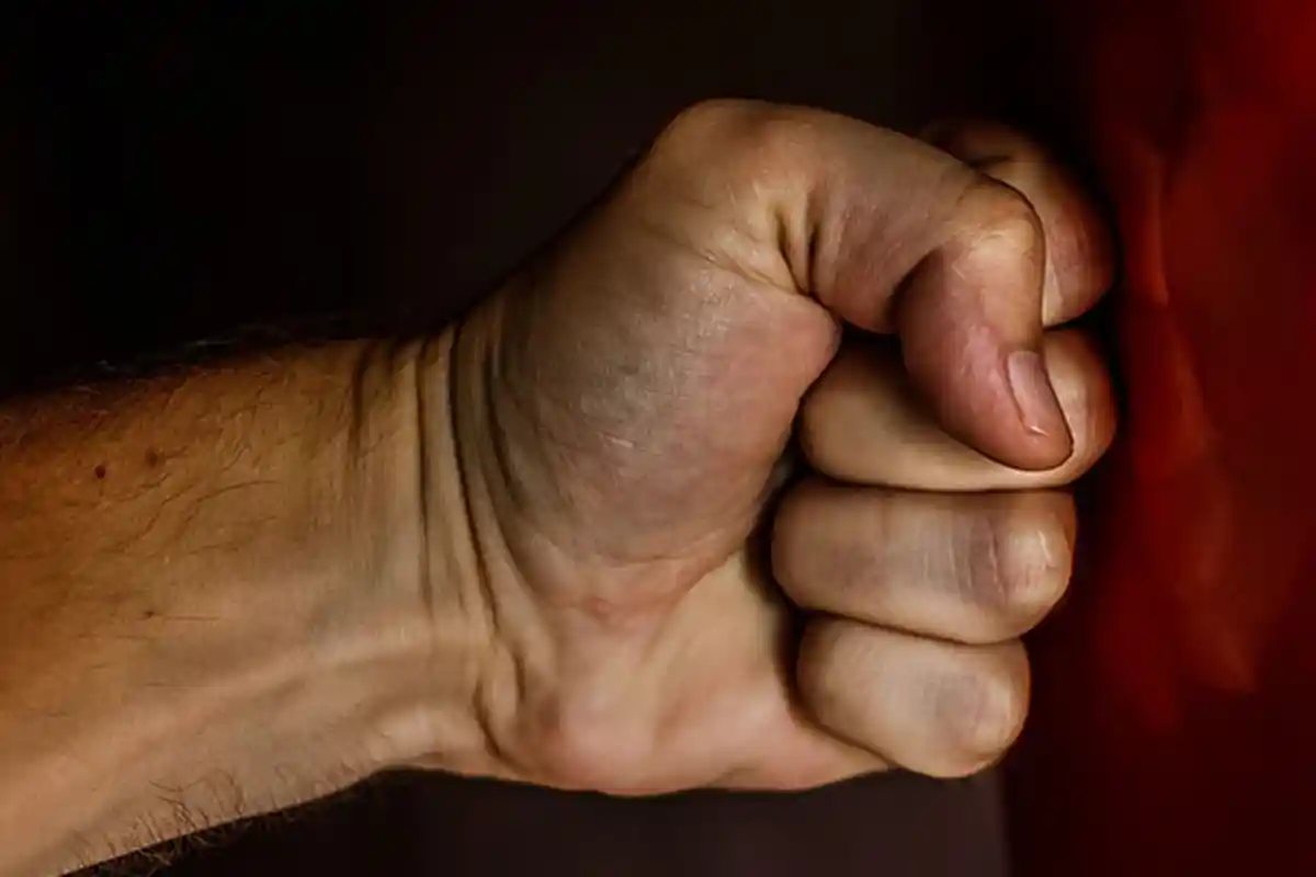 Sosok Pemuda 'Bagak' Tendang dan Tantang Perwira Polisi Berkelahi, Ternyata Tetangga Dekat Rumah