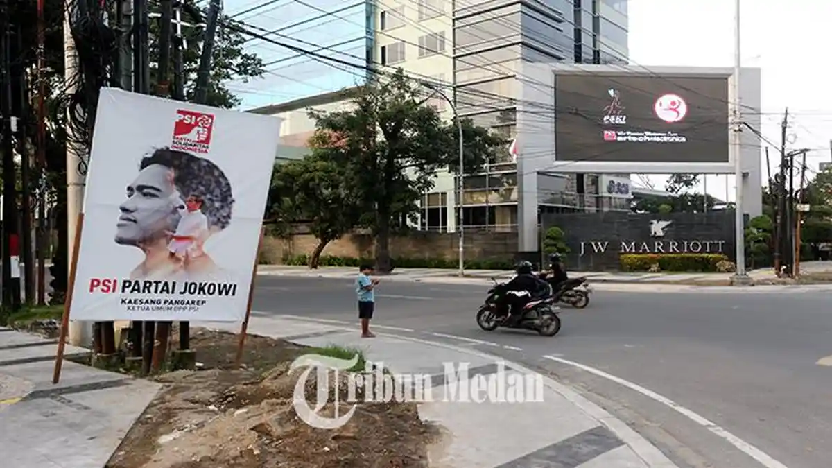 Berita Foto: Satpol PP akan Tertibkan Alat Peraga Kampanye di Seluruh Sudut Kota Medan Segera - 01112023_PENERTIBAN-APK_ABDAN-SYAKURO-1.jpg