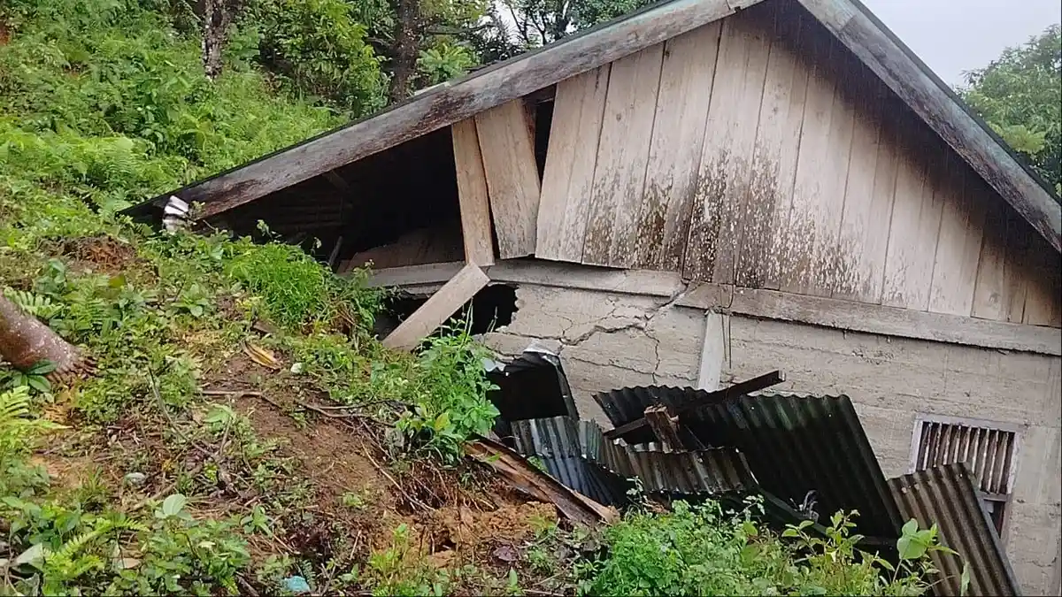 Tanah Longsor Hantam Enam Rumah Warga di Abdya, Satu Korban Dilarikan ke RSUTP