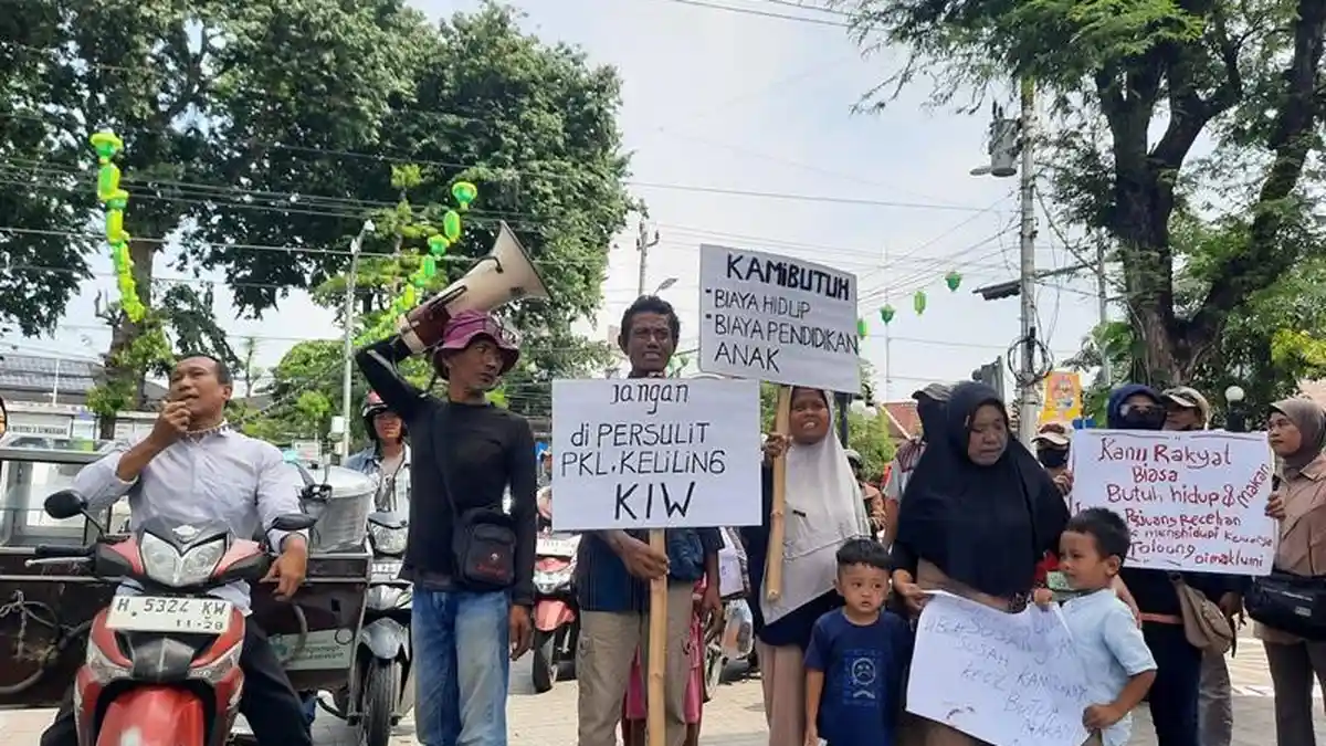 PKL KIW Semarang Mengeluh ke Dewan Tak Boleh Berjualan Masuk Kawasan