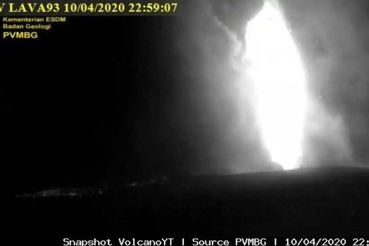 Dentuman Misterius Terdengar di Jabodetabek Setelah Gunung Anak Krakatau Meletus