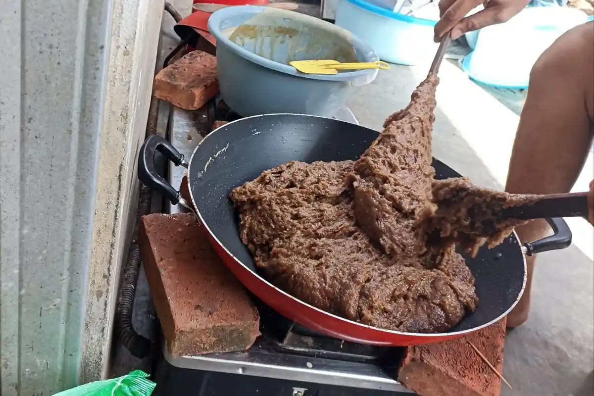 Yuk Intip Cara Membuat Gelamai 'Dodol' Khas Bengkulu yang Masaknya Butuh Waktu Berjam-jam