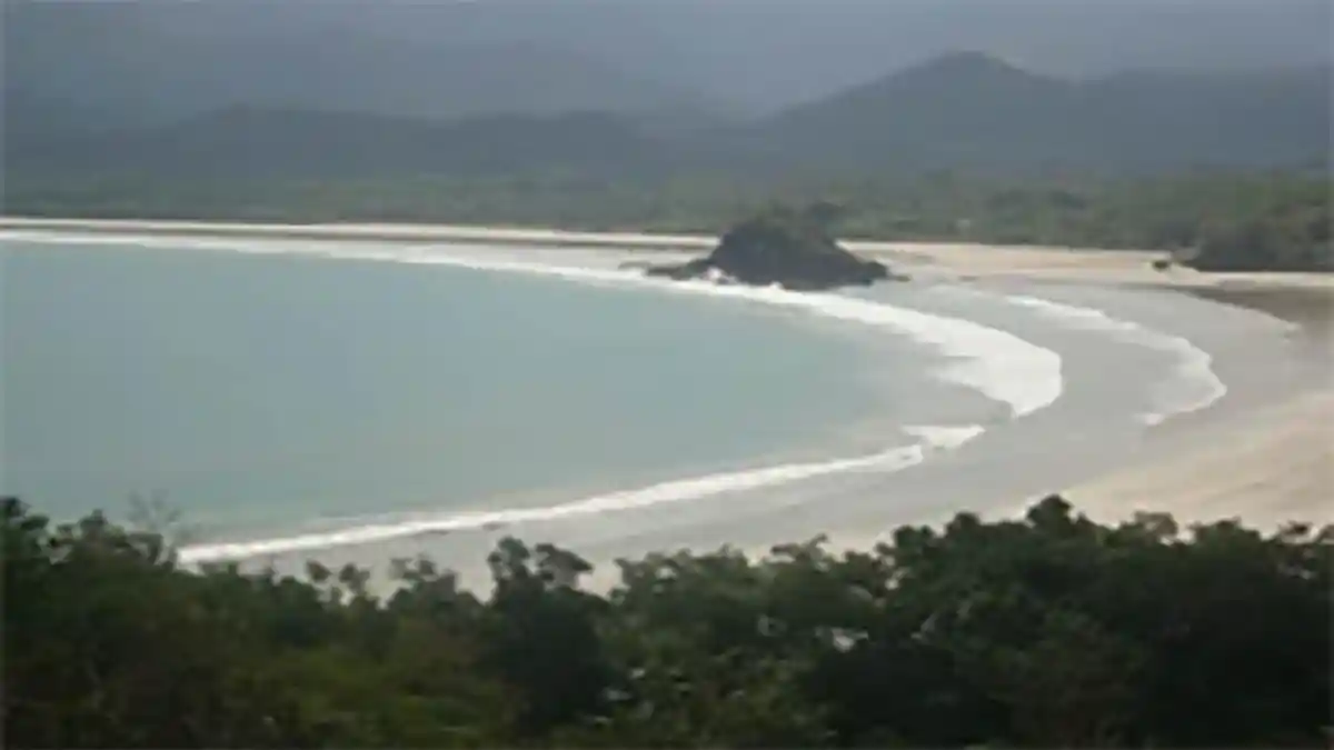 Wisata NTT, 5 Pantai Indah yang Unik di Sumba Tengah , Pemadangan yang Eksotik