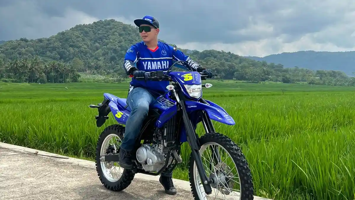 Doyan Trabasan, Mantan Pembalap Moto2 Berpetualang Pakai WR 155 R