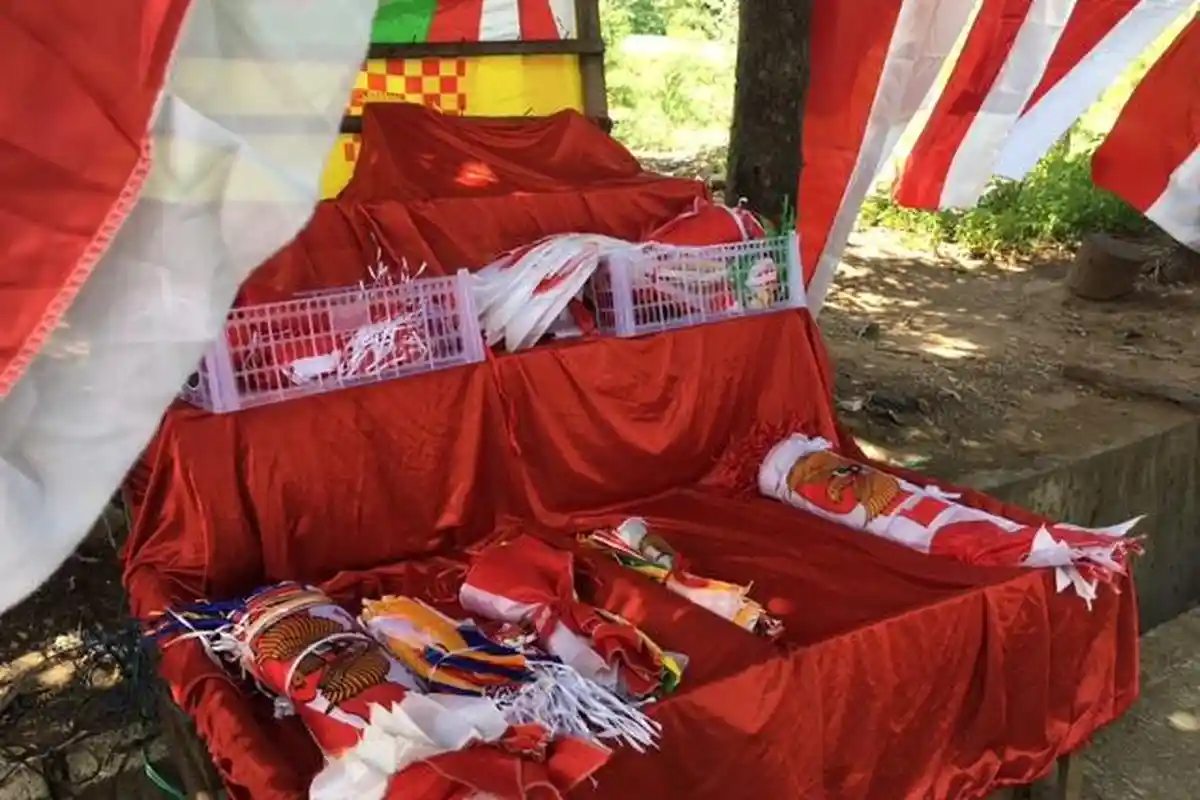 Penjual Musiman di Jl Prof Moh Yamin Palu, Manfaatkan Momentum HUT RI