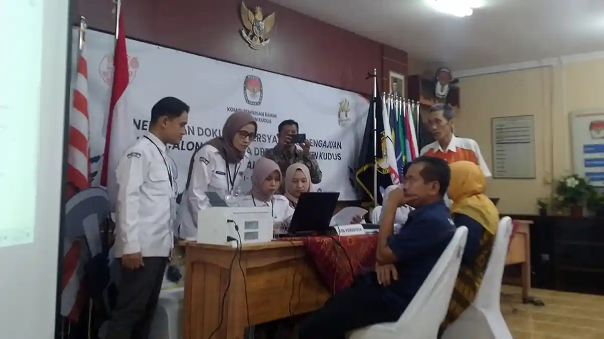Bacaleg DPD Partai Nasdem Kudus Mendaftar di KPU, Optimis Rebut 9 Kursi DPRD
