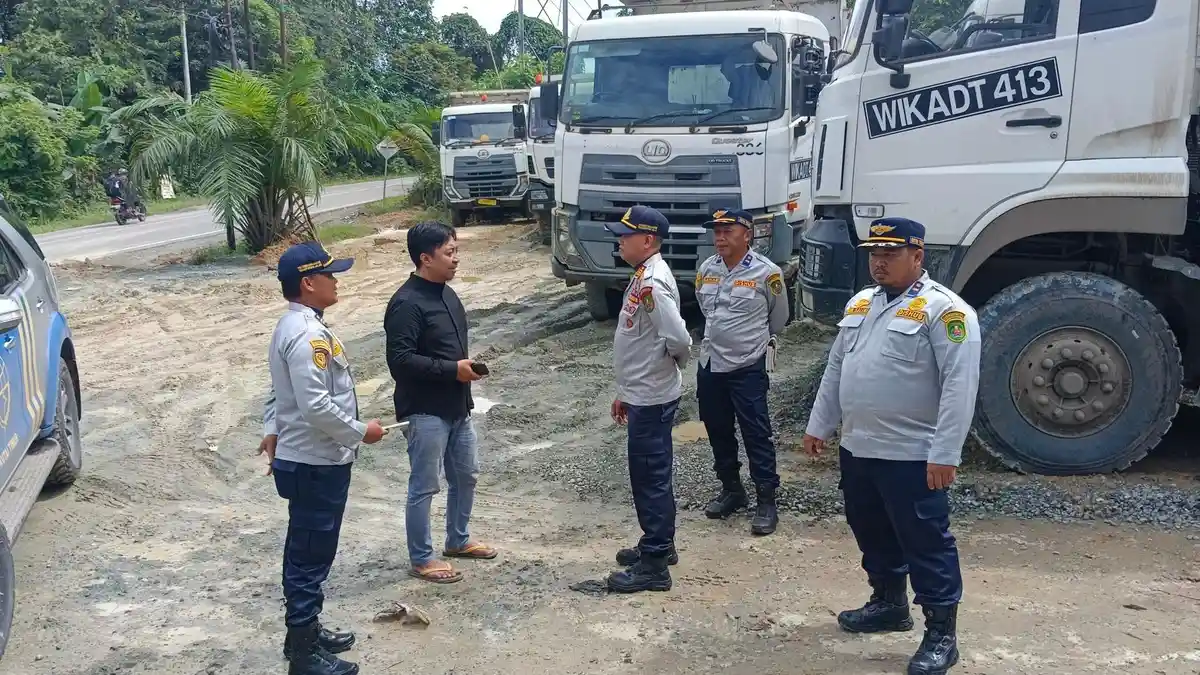 Warga Mengeluh Soal Angkutan Material Tanpa Terpal, Dishub Kutim Langsung Datangi Perusahaan