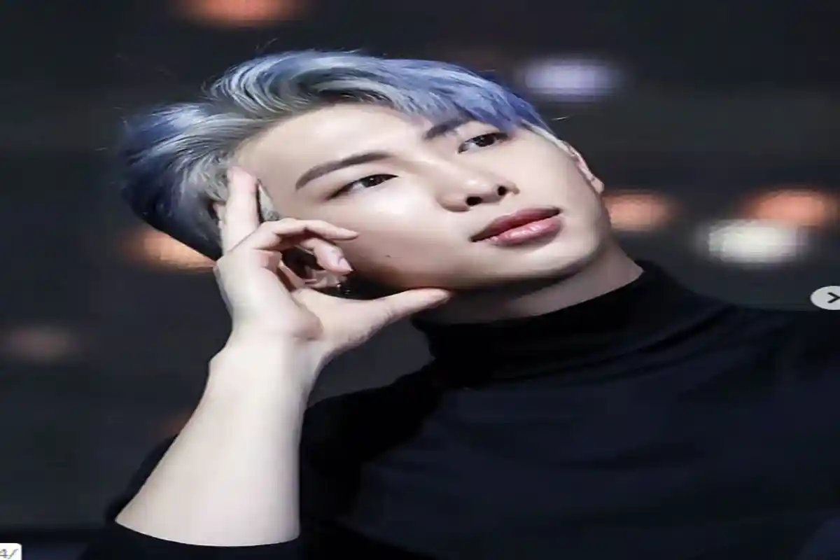 Para ARMY Ramai Diskusikan Kaus Kaki yang Dikenakan RM BTS : Tetep Estetik