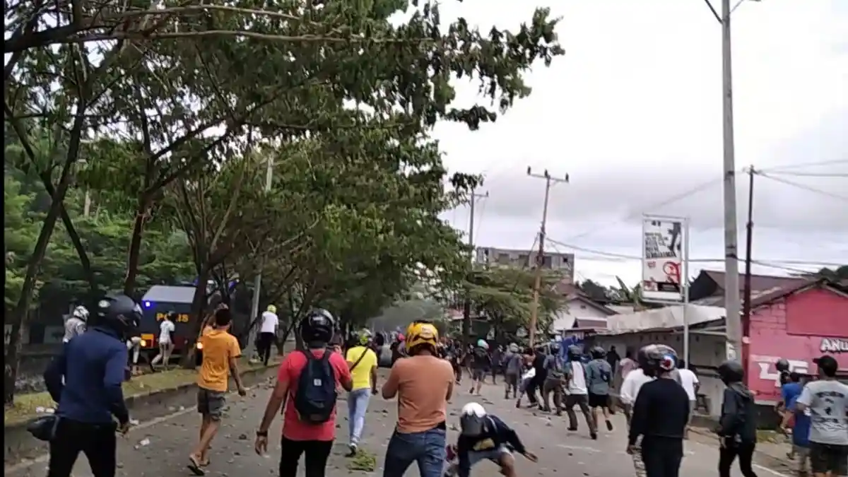 Belum Jalani Rapid Tes, 13 Mahasiswa Unpatti yang Diamankan saat Demo UU Cipta Kerja Masih di Sel