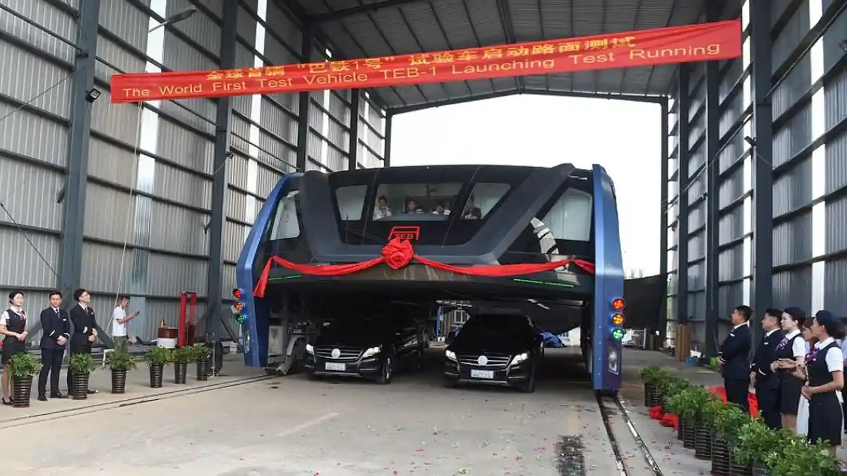 Baru Diuji Coba, Proyek Bus Antimacet Tiongkok Sudah Dibatalkan