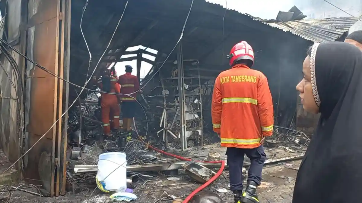 Toko Perabotan di Pasar Lembang Ciledug Terbakar Hebat, Petugas Curigai Ini Penyebabnya