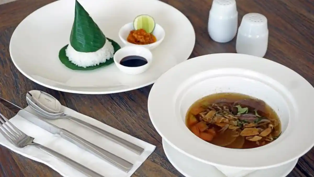 Mencicipi Soto Telaga Khas Westlake Resort Yogyakarta