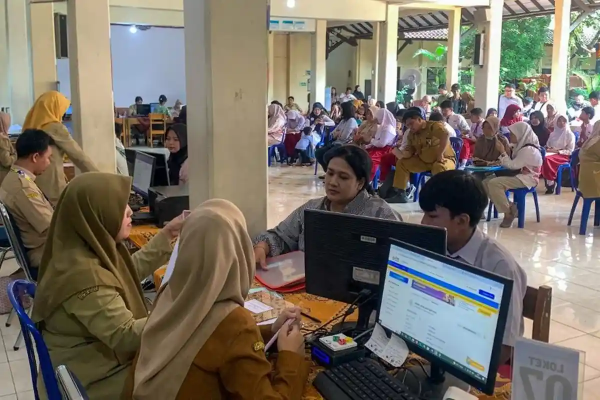 Berebut Kursi SMPN 1 Purbalingga: Lebih dari 400 Calon Siswa Padati Hari Pertama SPMB