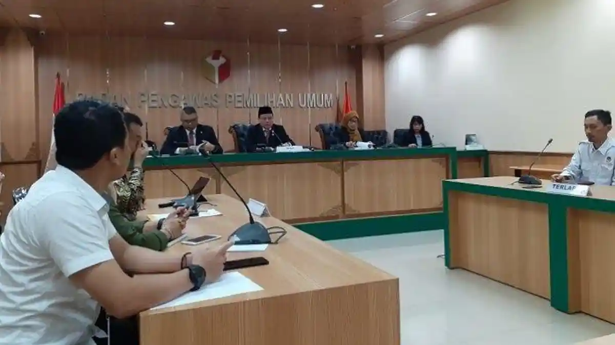 Putusan Bawaslu, KPU Dinilai Tak Transparan dalam Proses Pendaftaran Lembaga Survei