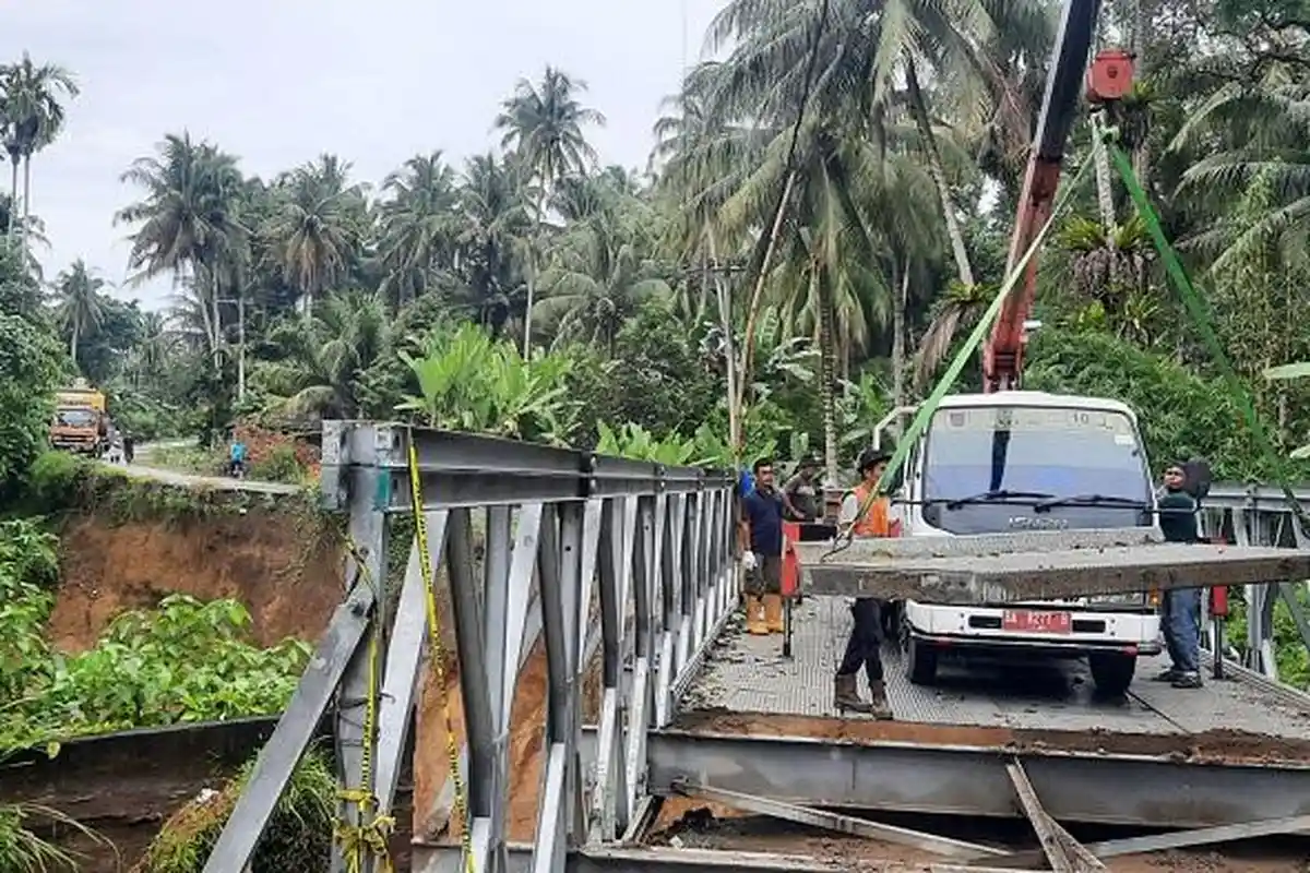 Jembatan Panel di Sungai Garinggiang Rusak Lalu Dibongkar: Pemprov Sumbar: Demi Lindungi Pengendara