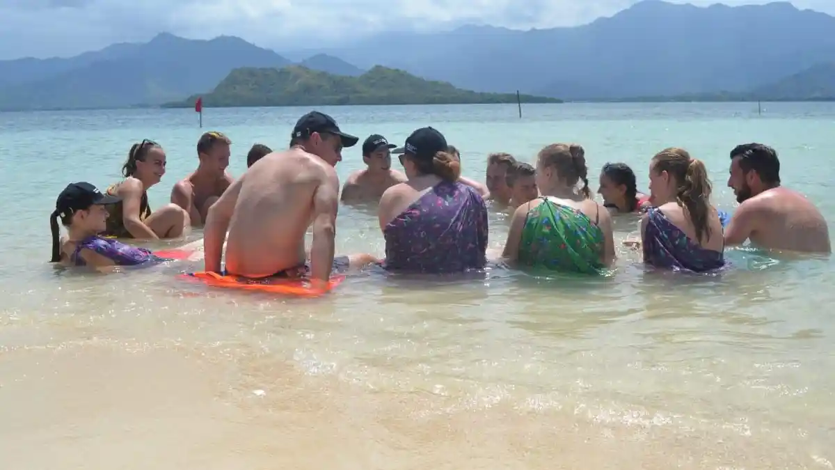 Berenang dan Nikmati Pasir Putih di Gusung Toraja, Peserta PIFAF Dijaga Polair