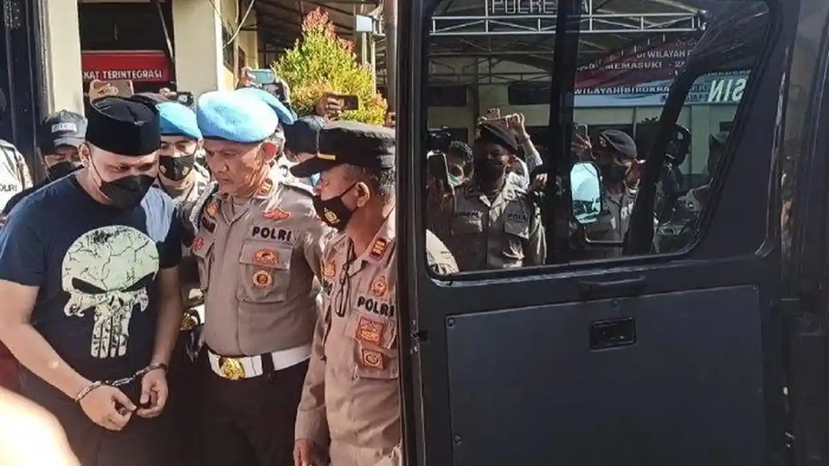 Polisi Ini Rudapaksa Mahasiswi yang Magang di Polres, Cekoki Minuman Dicampur Obat