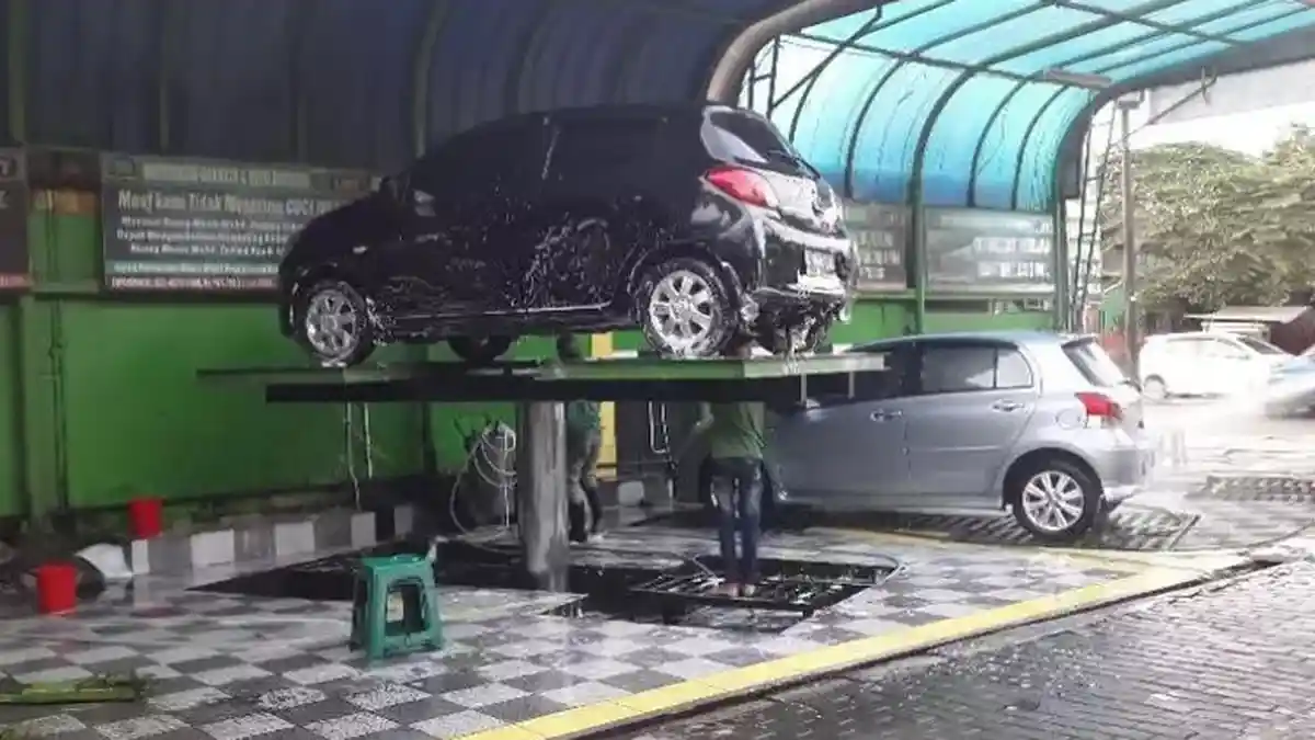 Hati-hati Cuci Mobil Pakai Hidrolik, Dari Kerusakan Perangkat Elektronik hingga Mobil Jatuh