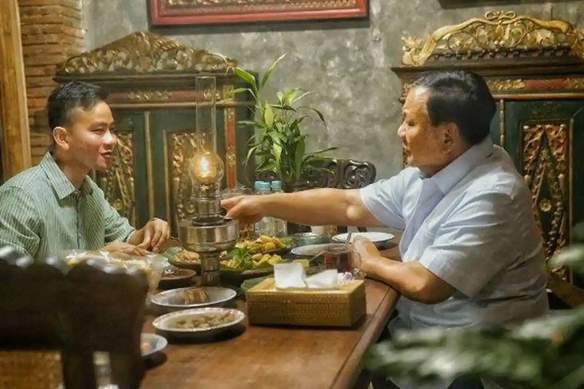 Gibran Siap Terima Hukuman dari PDI-P Karena Bertemu Prabowo di Solo dan Relawan Nyatakan Dukungan