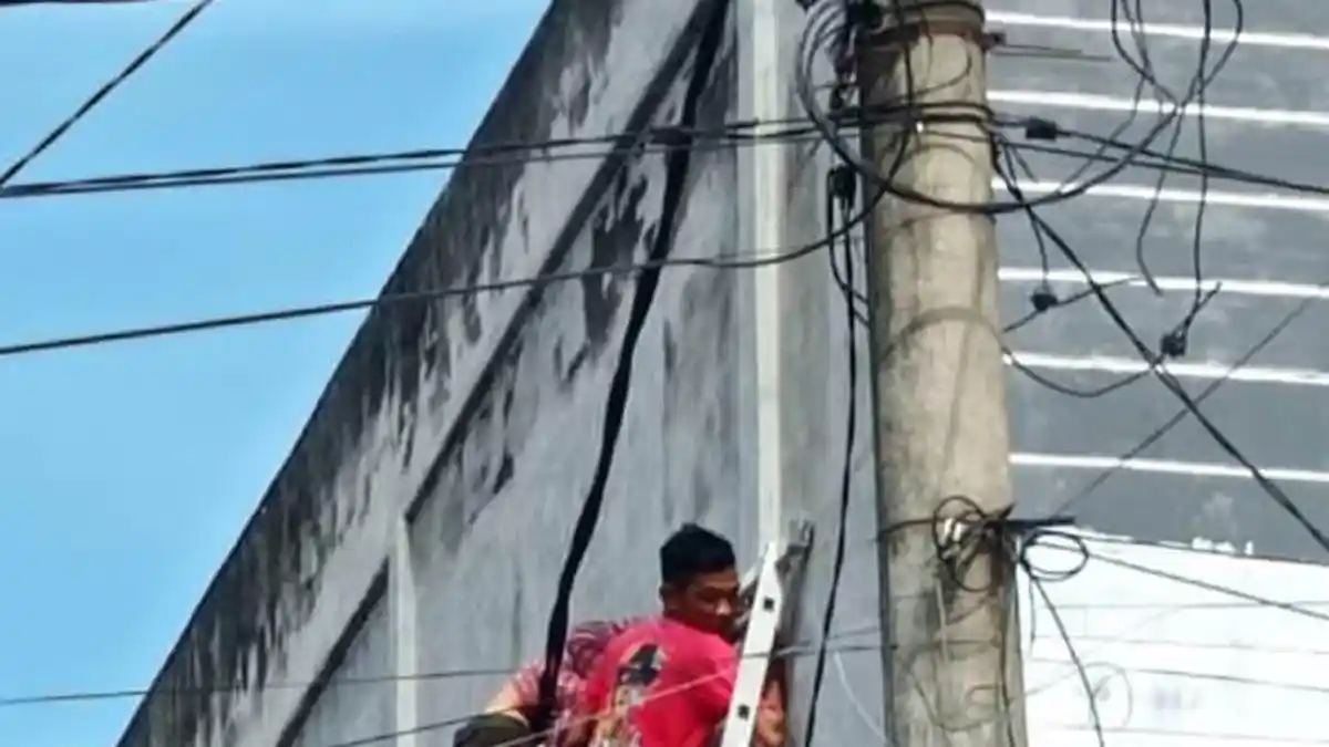 Buruh Harian Lepas di Jambi Tersengat Listrik saat Mengecat Ruko, Dilarikan ke Rumah Sakit