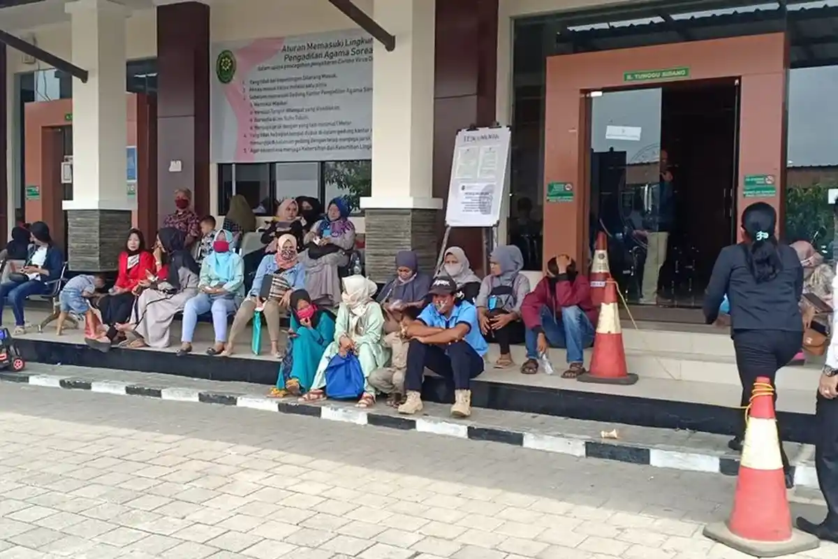 Antrean Panjang, Warga yang Akan Sidang di Pengadilan Agama Soreang Harus Sabar Menunggu