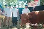 Politisi-Partai-Gerindra-Bambang-Haryo-Soekartono-BHS-berkurban-8-ekor-sapi.jpg