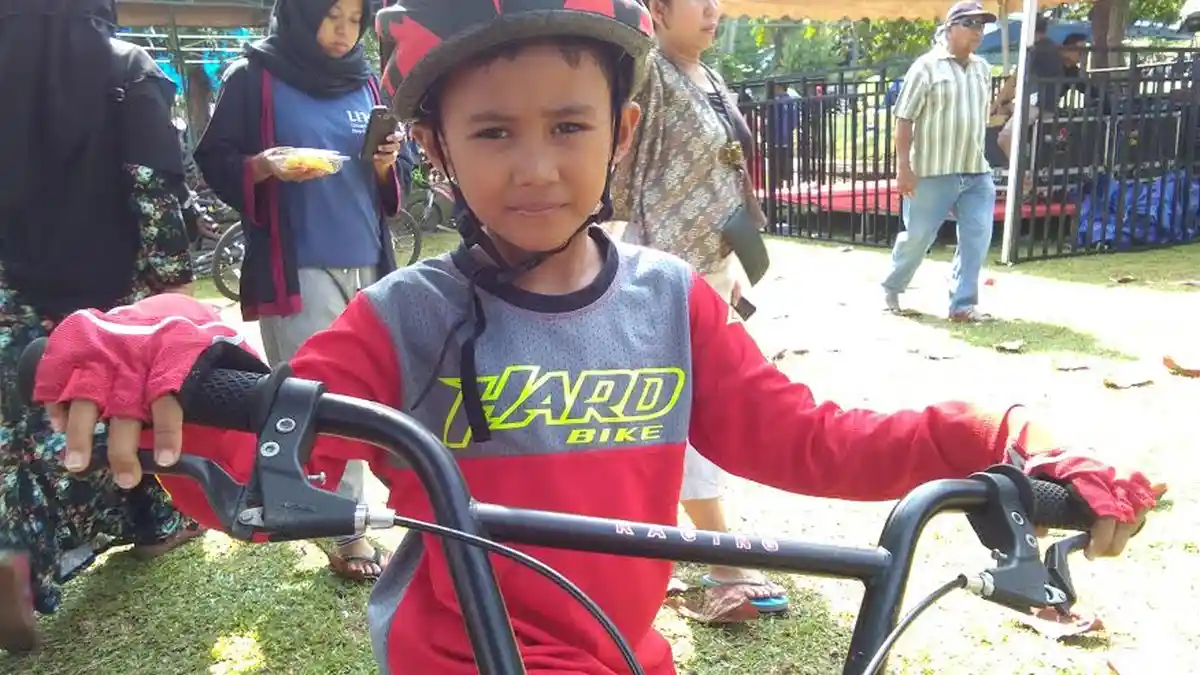 Bocah 7 Tahun Raih Hadiah Utama Sepeda Sehat Festival Danau Matano 2019