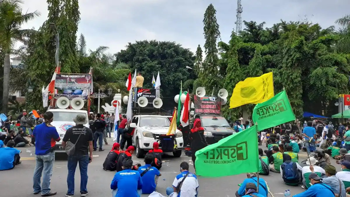 Ribuan Buruh Kembali Unjuk Rasa di Kantor Wali Kota dan DPRD Cilegon