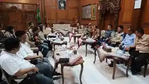 Penjabat-PJ-Bupati-Banyumas-Iwannudin-Iskandar-saat-menerima-kpu.jpg