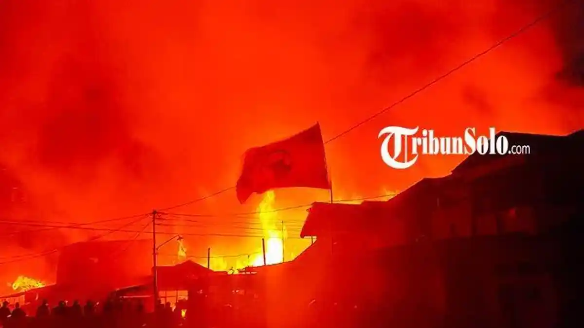 Gudang Barang Bekas di Pasar Kliwon Solo Kebakaran, 12 Rumah Warga Turut Dilalap Api