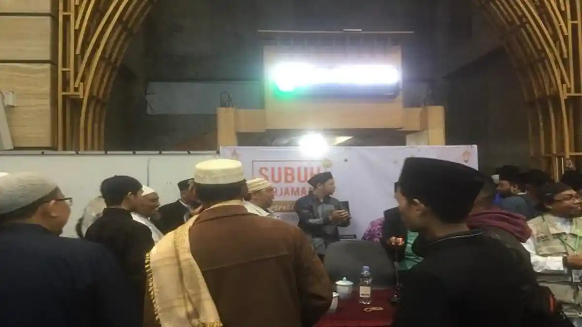 Ustaz Adi Hidayat Sudah Tiga Kali Ceramah di Masjid Jamik Aur Kuning Bukittinggi