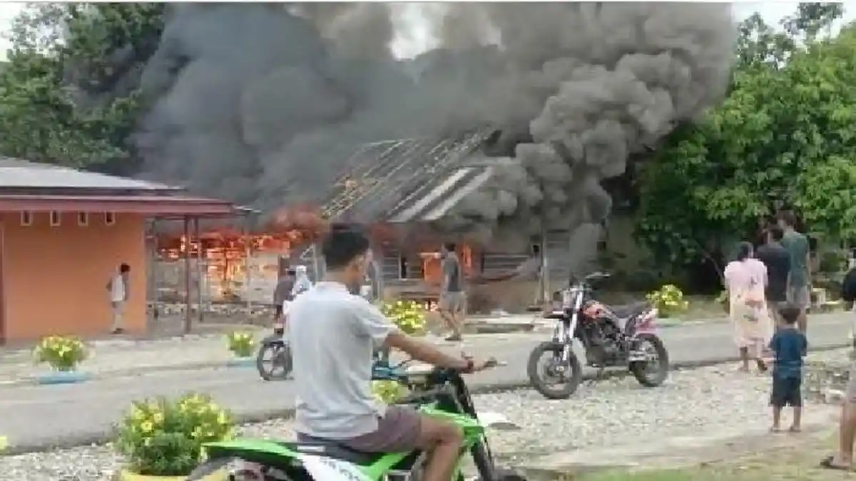 Kebakaran Rumah di Desa Olo-Oloho Kolaka Utara, Warga Dibikin Panik hingga Histeris