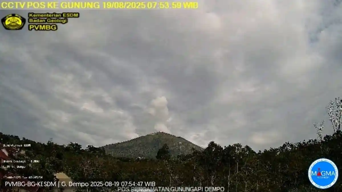 Breaking News: Gunung Api Dempo Pagar Alam Kembali Erupsi, Hembuskan Abu Vulkanik Setinggi 1.300 M